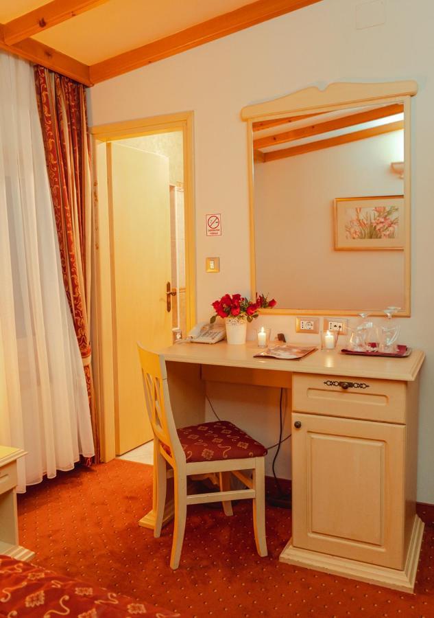Hotel & Restaurant Se-Mi Veliko Trgovisce Exterior photo