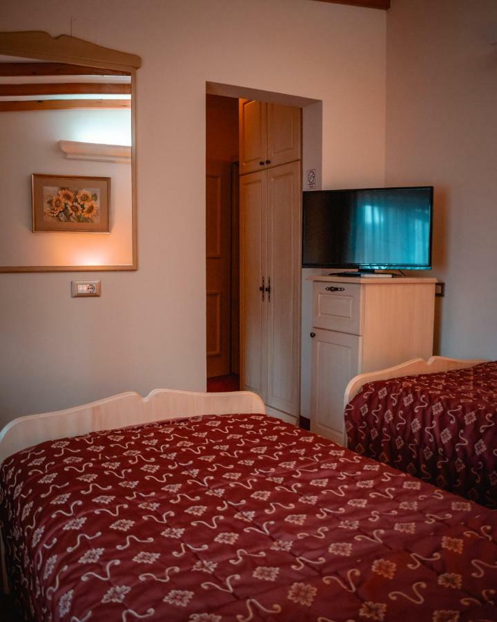 Hotel & Restaurant Se-Mi Veliko Trgovisce Exterior photo